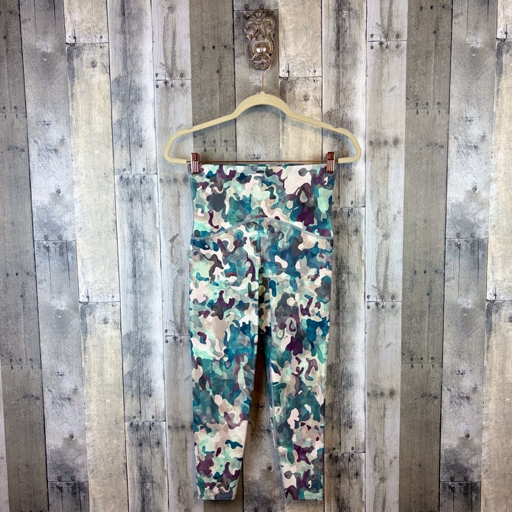 Spanx Booty Boost Leggings in Painted Camo Size Medium.